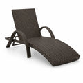 Lettino prendisole in rattan sintetico marrone con struttura in acciaio
