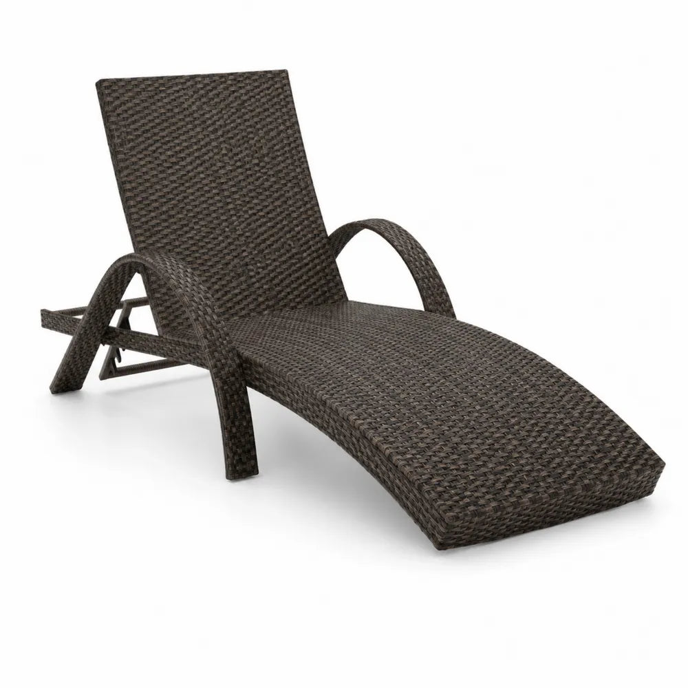 Lettino prendisole in rattan sintetico marrone con struttura in acciaio